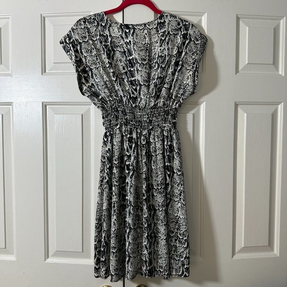 BAR III Snakeskin Print Zipper Front Cinched Waist Short Sleeve Dress Medium - Picture 8 of 16